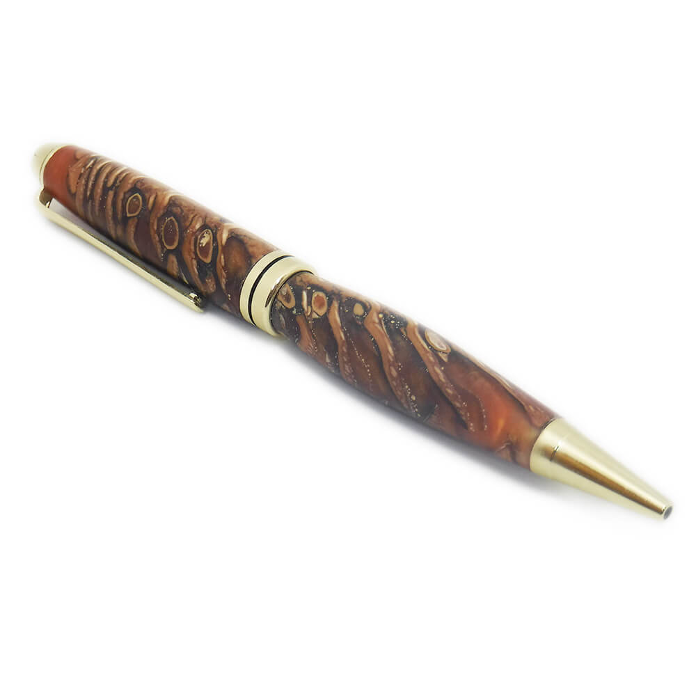 PENNA REALIZZATA CON LA PIGNA -STROBILO- IMMERSA N
