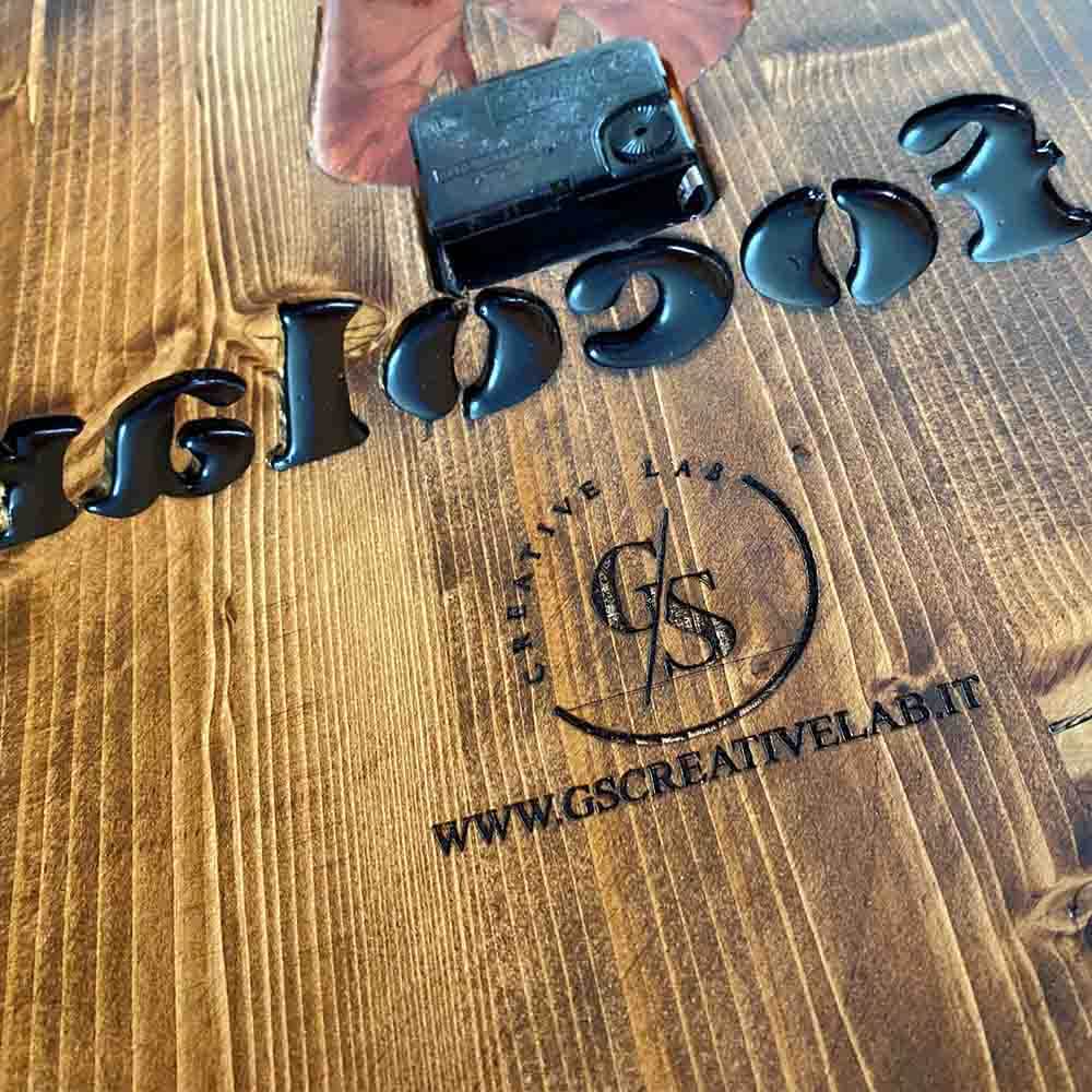 Orologio in legno personalizzabile artigianale tra